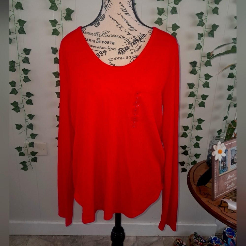 Long sleeve red sleep shirt with pocket